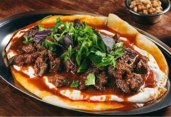 ბატკნის ოსტრი მაწვნის სოუსით.webp