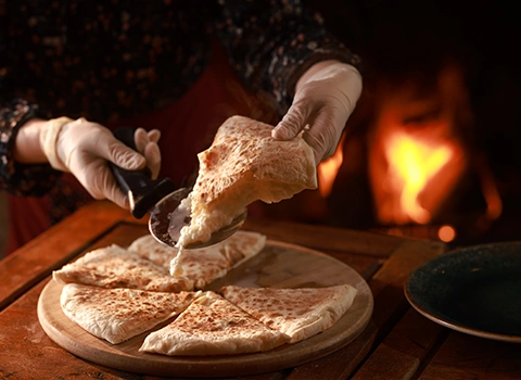 imeruli-khachapuri-tbilisshi.webp