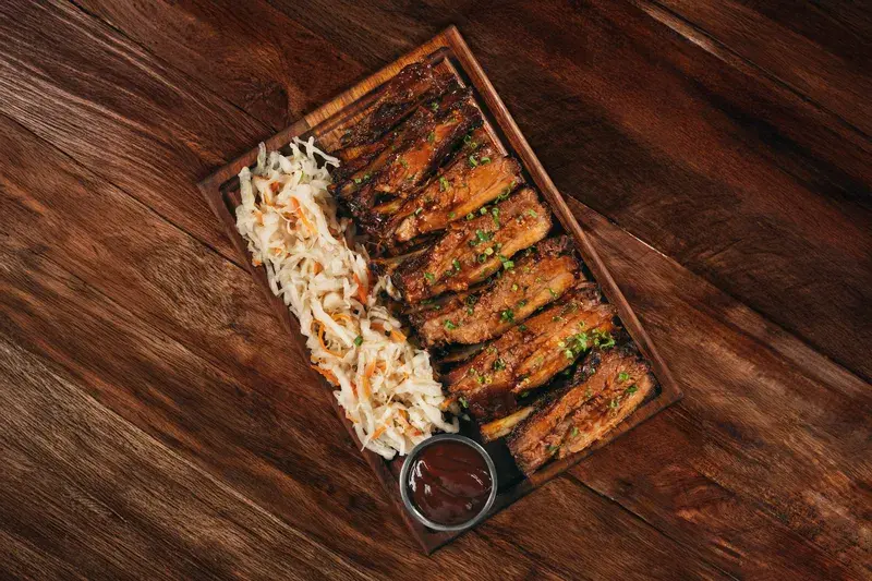 ღორის ნეკნები ბარქბექიო სოუსით.webp